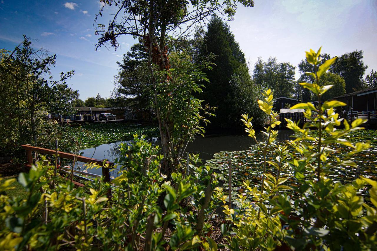 Rustig Gelegen Chalet Kapeki Met Tuin Aan Het Water 질 외부 사진