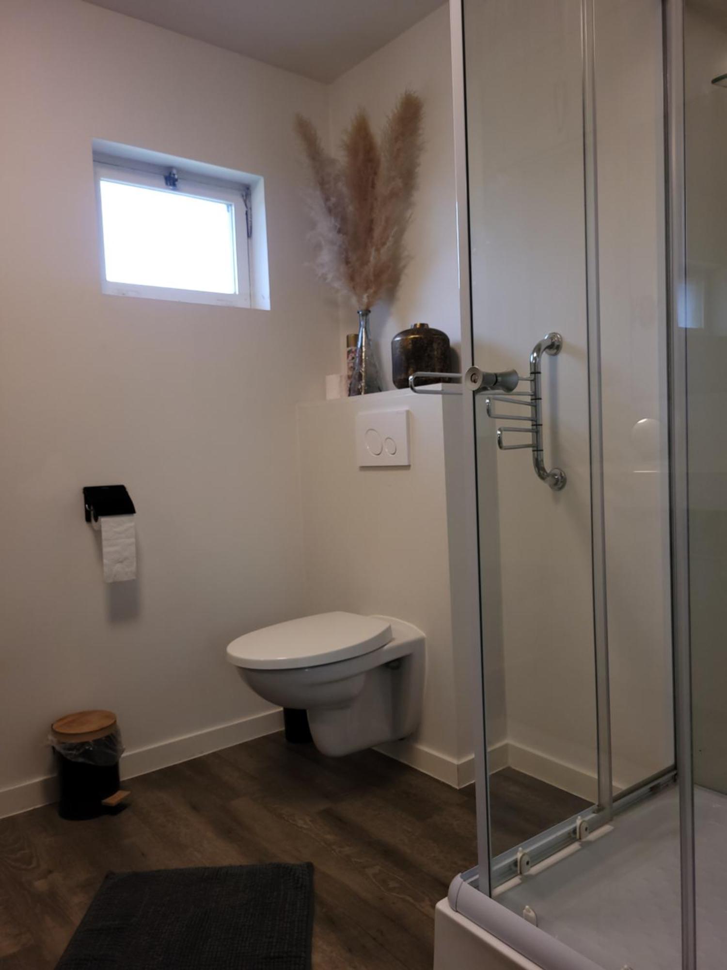 Rustig Gelegen Chalet Kapeki Met Tuin Aan Het Water 질 외부 사진