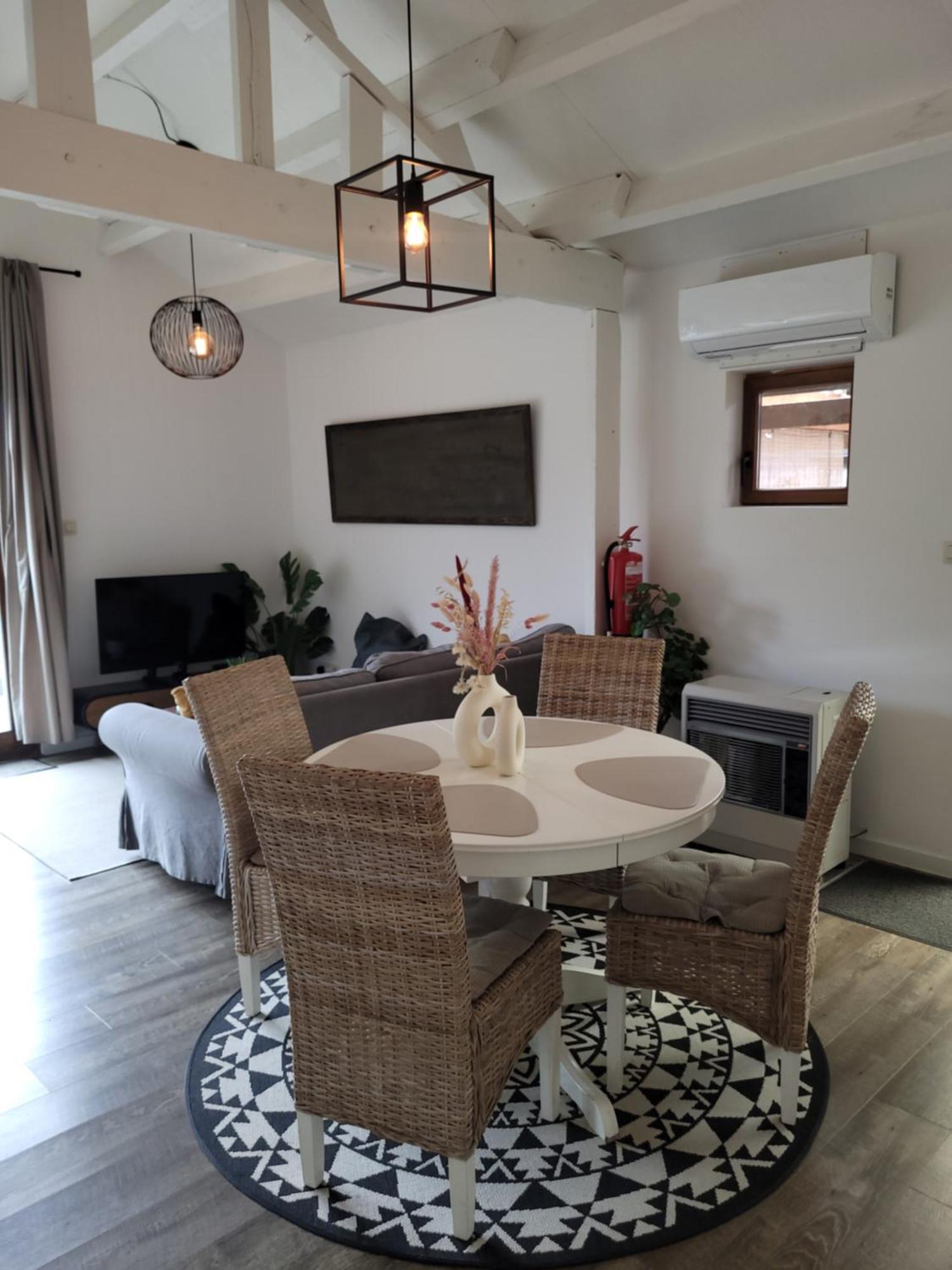 Rustig Gelegen Chalet Kapeki Met Tuin Aan Het Water 질 외부 사진
